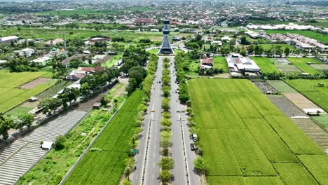Drone-fly-over-the-highway-to-the-PEARL-MONUMENT