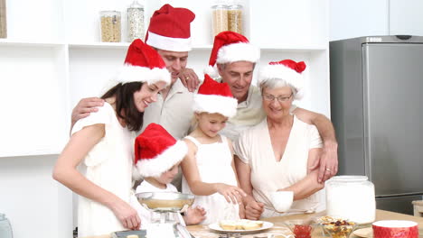 Familie-Macht-Ihr-Weihnachtsbacken-In-Der-Küche