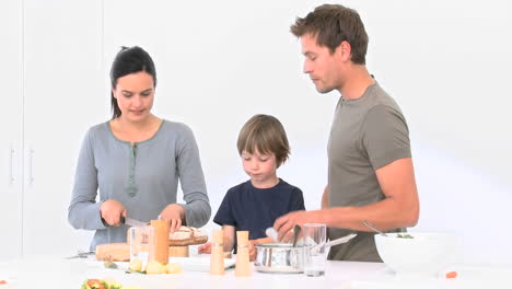 Familie-Kocht-Zusammen-