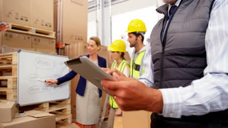 Warehouse-manager-doing-a-briefing-with-workers