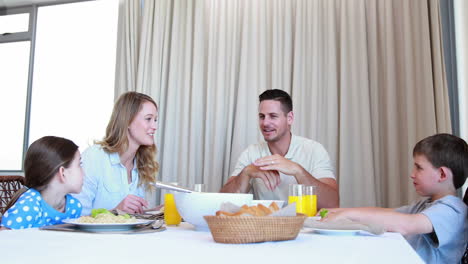 Happy-family-chatting-at-the-dinner-table