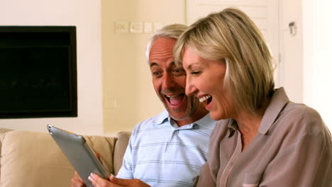 Couple-using-their-tablet-together-on-the-couch