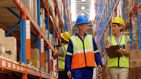 Warehouse-worker-with-clipboard