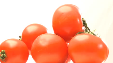 Pyramide-Aus-Roten-Tomaten