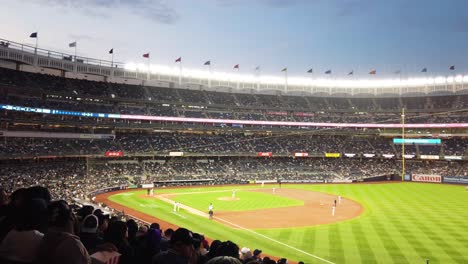 Alex-Verdugo-De-Los-Yankees-De-Nueva-York-Toma-El-Turno-Al-Bate-En-El-Estadio-Yankee-Contra-Los-Marlins-De-Miami-Durante-La-Temporada-Regular