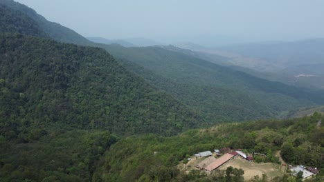 Drohnenaufnahme-Der-Landschaft-Oder-Der-Häuser-Und-Der-Umgebung-Der-Menschen,-Die-In-Nagaland,-Indien-Leben