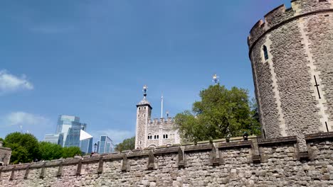 Torre-Lanthorn-En-La-Torre-De-Londres-En-Un-Día-Soleado-Con-Cielo-Azul