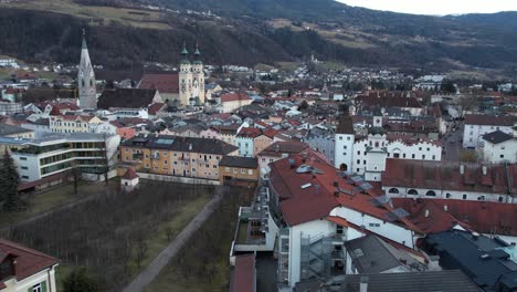 Vista-Aérea-Del-Centro-De-Bressanone-Brixen,-Tirol-Del-Sur,-Italia