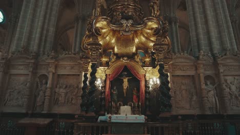 Altar-Gran-Angular-De-Jesucristo-En-La-Iglesia-Catedral-Gigante-De-Zaragoza