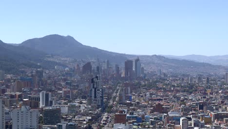 Toma-De-Drones-Del-Centro-De-Bogotá,-Colombia-Desde-Lejos-En-Un-Día-Soleado.