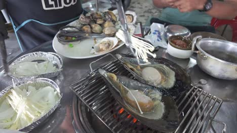 Preparación-Detallada-De-Mariscos-A-La-Parrilla