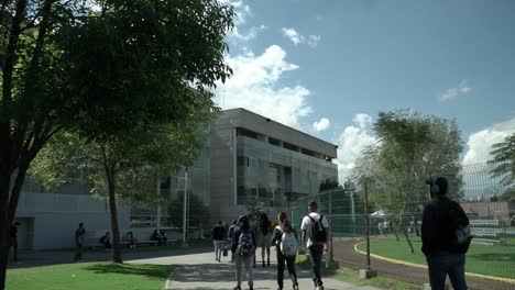 Young-Mexican-students-walking-through-the-exterior-hallways-of-a-Mexican-public-university