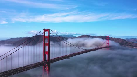 Vista-Aérea-De-La-Niebla-Del-Puente-Golden-Gate-En-San-Francisco-En-California,-Estados-Unidos