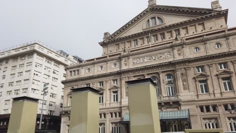 Fachada-De-Entrada-Del-Teatro-Colón-Famosa-ópera-De-Buenos-Aires-Argentina