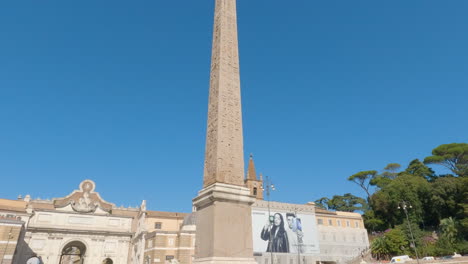 La-Panorámica-En-Cámara-Lenta-Revela-El-Obelisco-De-Flaminio-En-La-Piazza-Del-Popolo