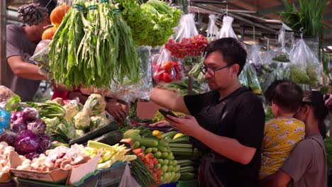 People-shopping,-vegetables,-food-sales,-healthy-eating,-slow-motion