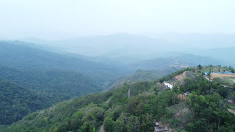 Drohnenaufnahme-Der-Landschaft-Oder-Der-Häuser-Und-Der-Umgebung-Der-Menschen,-Die-In-Nagaland,-Indien-Leben