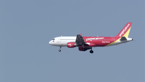 Vietjet-Airline-Steigt-Vom-Himmel-Herab