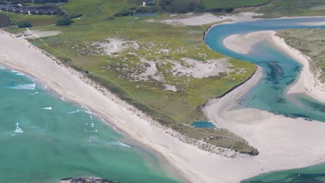 Disparo-épico-Con-Drones-En-4k-De-La-Playa-De-Barley-Cove---Co