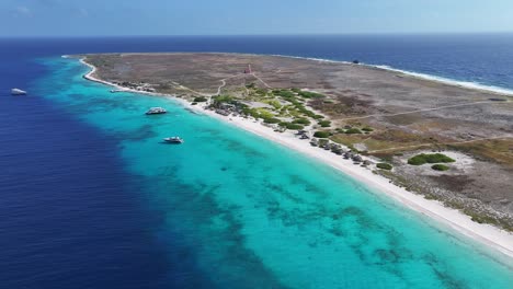 Playa-Klein-Curacao-En-Willemstad-En-Holanda-Curazao