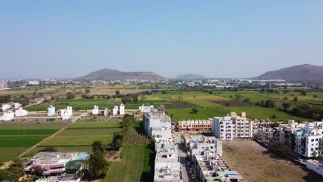 Una-Hermosa-Combinación-De-Pueblo-Rural-Y-Ciudad-Urbana-En-La-India-Con-Drones-Filmados-En-Resolución-Full-HD