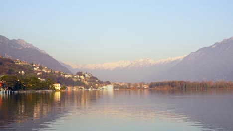 Herrliche-Aussicht-Auf-Den-Iseosee-Von-Der-Stadt-Lovere,-Bergamo,-Lombardei,-Italien