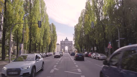 München,-Deutschland-–-20.-Oktober-2019:-Der-Siegestor-In-München,-Deutschland