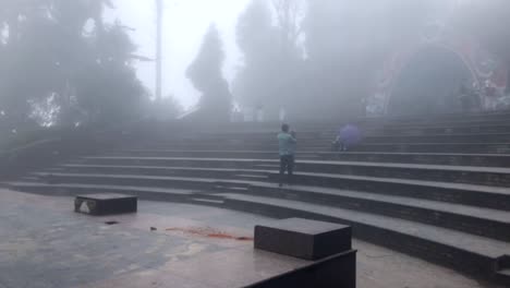 Timelapse-De-Chowrasta-Darjeeling-En-La-Mañana-Desde-Atrás