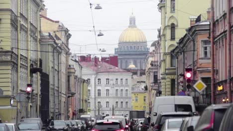 Road-Traffic-On-The-Streets-in-Saint-Petersburg-City-in-Russia,-Approaching-The-St