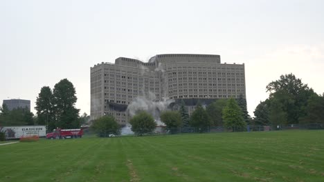 Señor-Chico-Carling-Degradación-Del-Edificio