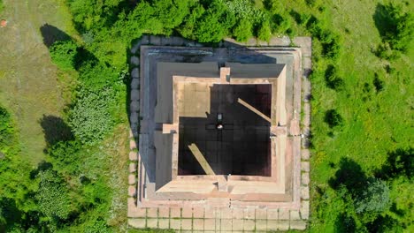 Vista-Superior-Del-Panteón-Conmemorativo-De-La-Madre-Bulgaria-Cerca-De-Gurgulyat-Después-De-La-Guerra-Serbo-búlgara.