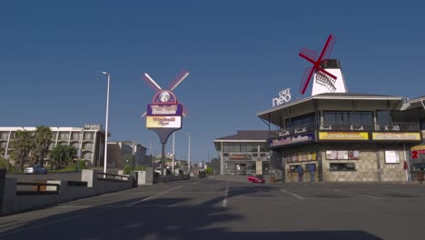 Windmill-Roadhouse-Restaurant-empty-during-the-covid-19-pandemic