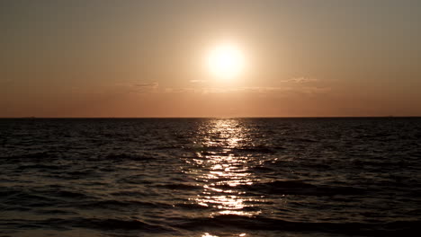 Sonne-Steht-Tief-über-Der-Bucht-Von-New-Jersey