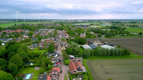 Volando-Sobre-El-Pueblo-De-Heinenoord-En-Los-Países-Bajos