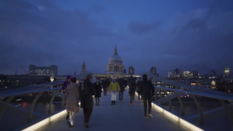 Noche-Fría-En-Londres,-Inglaterra,-Reino-Unido.