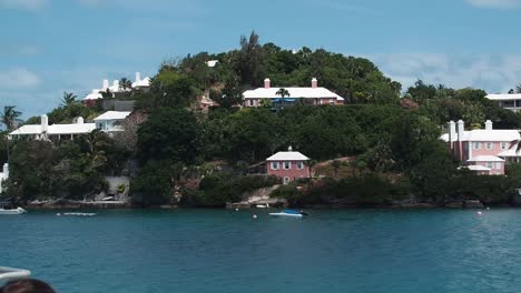 Bermuda-Ferry-transportation-that-travels-from-Hamilton-City-to-the-the-Royal-Naval-Dockyard