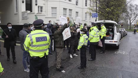 Die-Pakistanische-Patriotische-Front-UK-Protestierte-Gegen-Nawaz-Sharif,-Die-Polizei-War-Anwesend