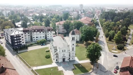 Luftbild-Zeitraffer-Der-Kirche-In-Der-Stadt