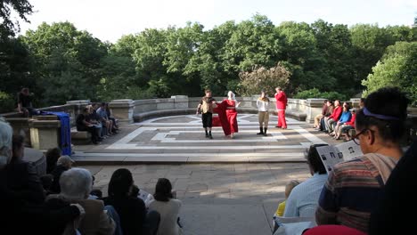 Greenway-waterfront-in-New-York-City-on-Manhattan,-wide-shot-of-theatre-play