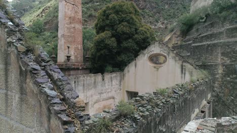 Aerial-shot-of-a-roofless-building-in-the-Mina-Española-Masonica-in-Real-de-Catorce,-San-Luis-Potosi,-Mexico