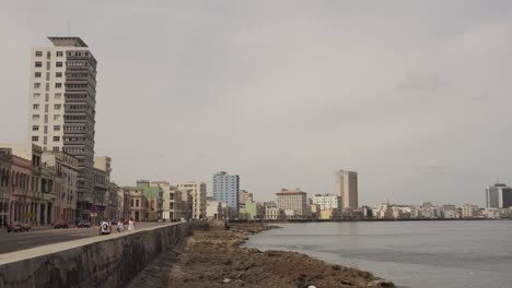 Famous-promenade-of-Malecon-in-Havana-with-seaview,-Cuba