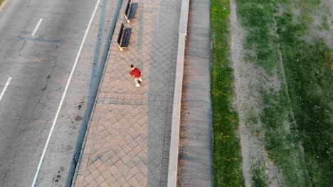 Longboard-Skate-Drone-Luftaufnahmen-Boulevard-Punta-Carretas-Montevideo-Uruguay