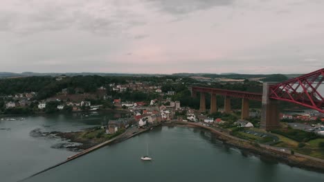 North-Queensferry-Und-Forth-Rail-Bridge-–-Luftaufnahme