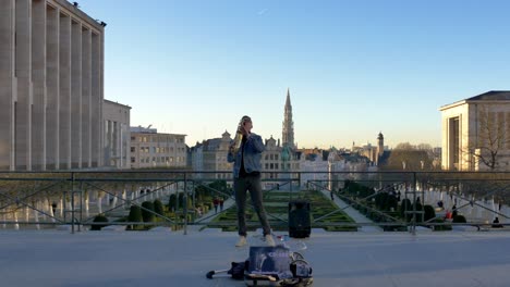 Street-artist-performer-musician-playing-saxophone-in-Brussels-Belgium