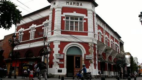 Various-community-and-tourist-activities-in-the-Old-Semarang-Comple