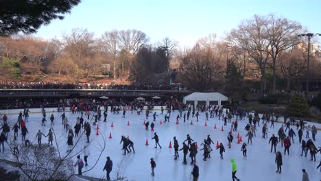 Central-Park-Wolloman-Rink,-Ice-Skaters-during-Christmas-Holiday-Time