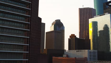 Establishing-shot-of-buildings-in-downtown-Houston,-Texas