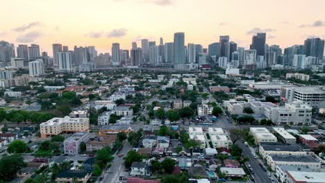 Inclinar-Hacia-Arriba-El-Horizonte-Aéreo-De-Miami-Florida