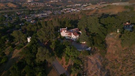 Aerial-view-approaching-the-William-S-Hart-Museum,-sunrise-in-Santa-Clarita,-USA