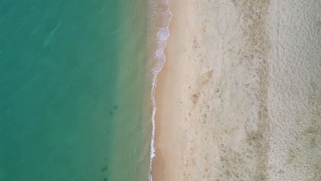 Aerial-view-of-a-sandy-beach-on-Koh-Samui-Island,-Thailand